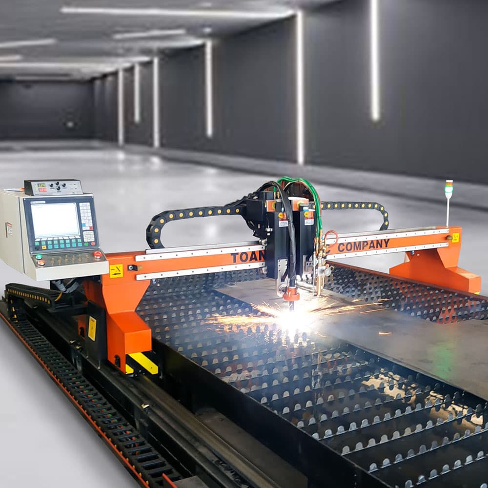 CẮT INOX BẰNG CÔNG NGHỆ LASER CNC LÀ NHƯ THẾ NÀO ? 1 may cat plasma 1000x1000 1 min 3249