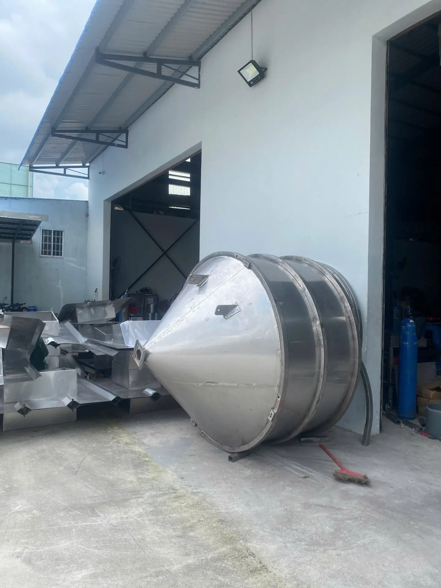 inox tu minh 10