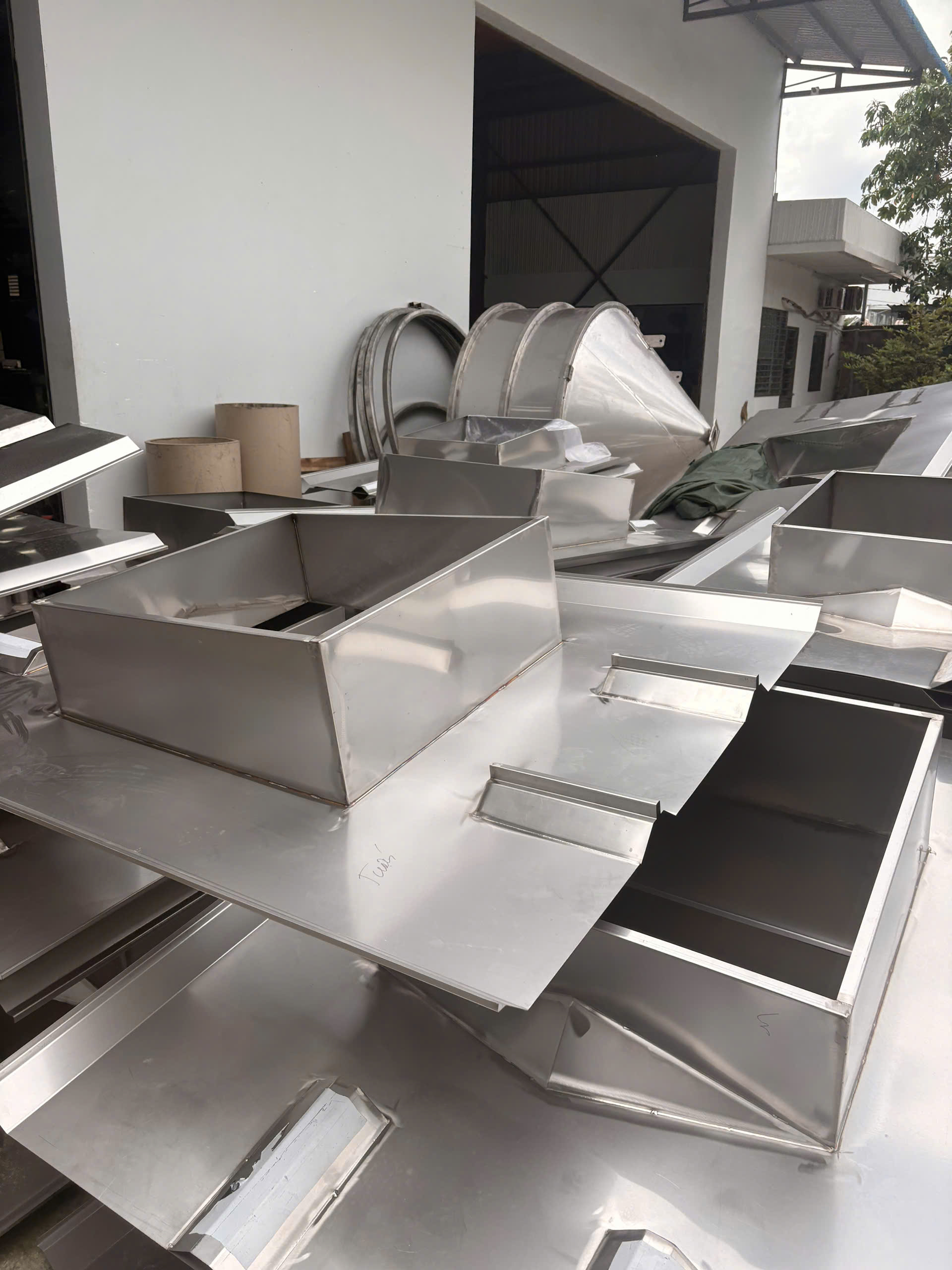 inox tu minh 13