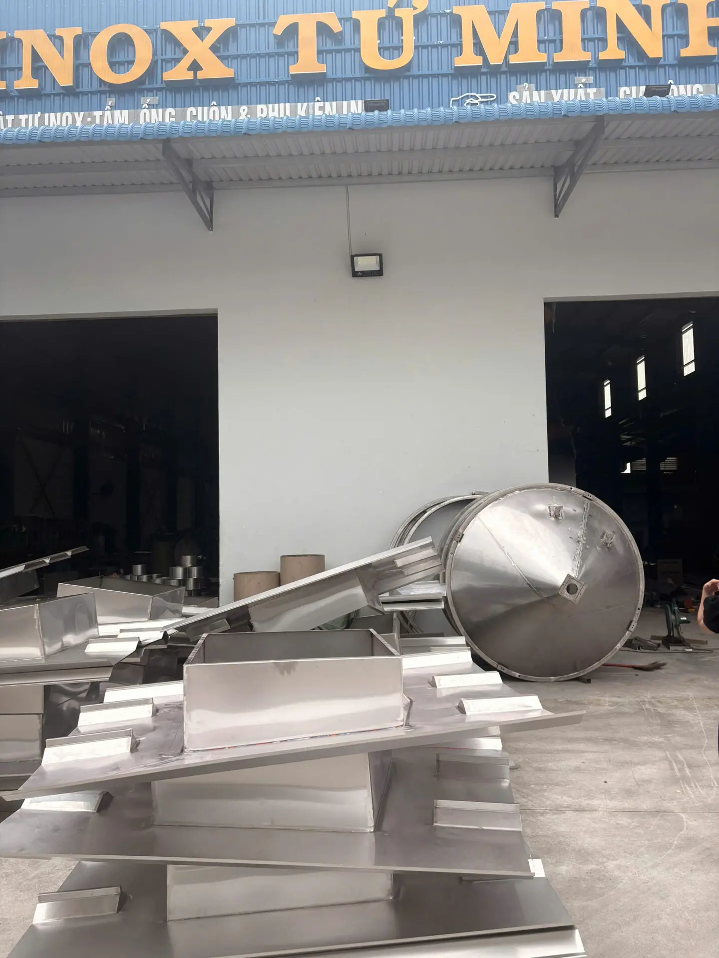 inox tu minh 5