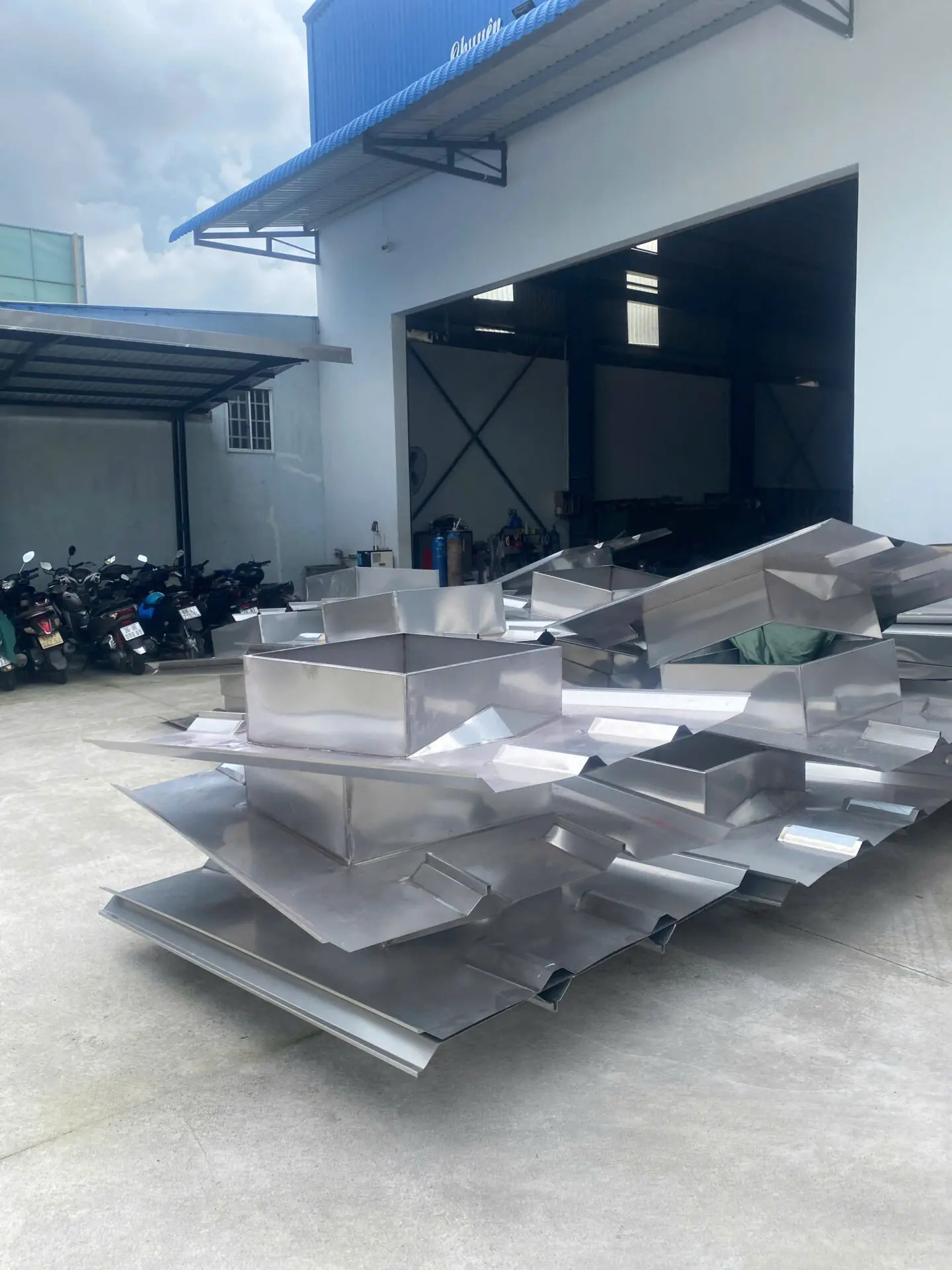 inox tu minh 8